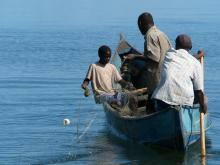 Source: © Ryan Harvey. 2007. Rusinga Island, Kenya. Licensed under Creative Commons: https://creativecommons.org/licenses/by-sa/4.0/ CC BY-SA 4.0 Men in a boat fishing